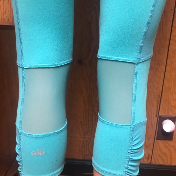 Alo yoga Cropped Workout-Leggings- Aqua Teal- Size None Good Condition - Picture 6 of 16